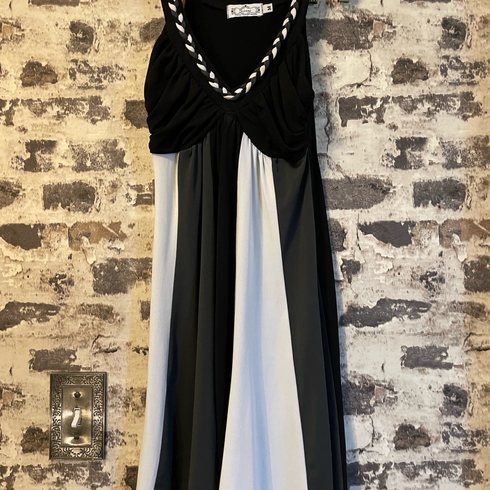 Beautiful flowy color block dress with rope neckline